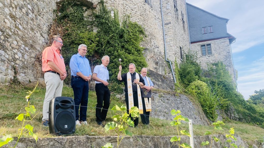 Segnung des Limburger Schlosswingerts © 2025 Limburger Schlosswingert e.V.