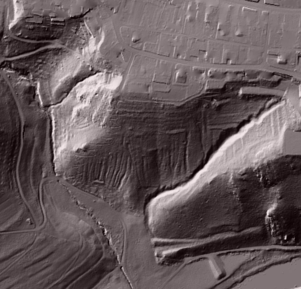 Digitales Geländemodell der Cramberger Flur 'Hinter der Burg' u. 'Köpelsberg'. © GeoBasis-DE / LVermGeoRP 2025, dl-de/by-2-0 , www.lvermgeo.rlp.de